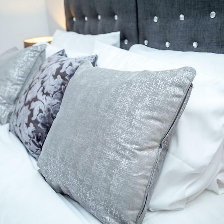 Luxuriant Apartments نورث هامبتون المظهر الخارجي الصورة
