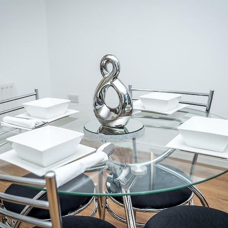 Luxuriant Apartments نورث هامبتون المظهر الخارجي الصورة