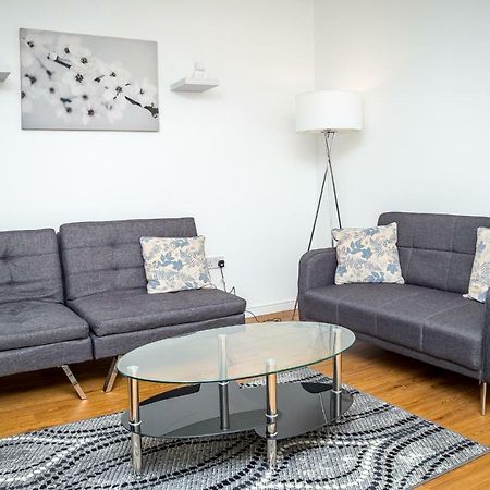 Luxuriant Apartments نورث هامبتون المظهر الخارجي الصورة